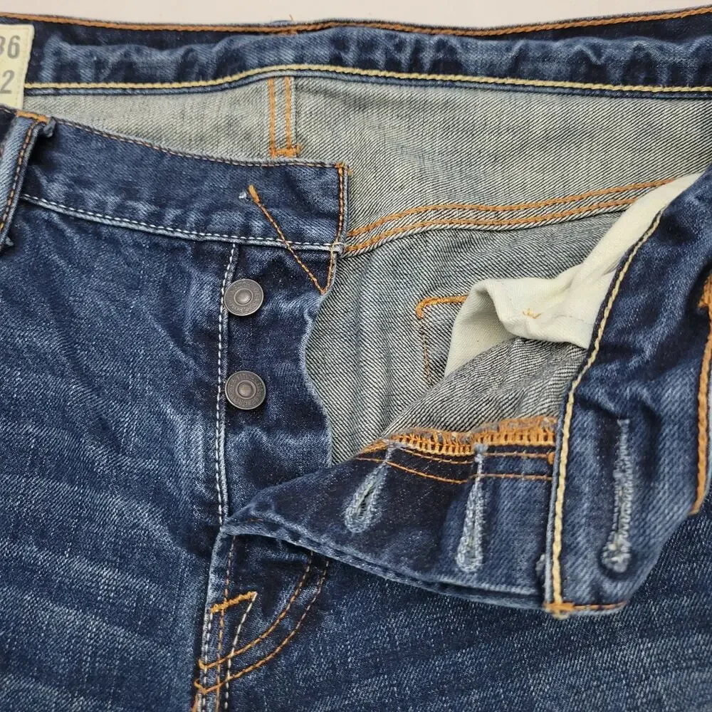 Abercrombie & Fitch **top button